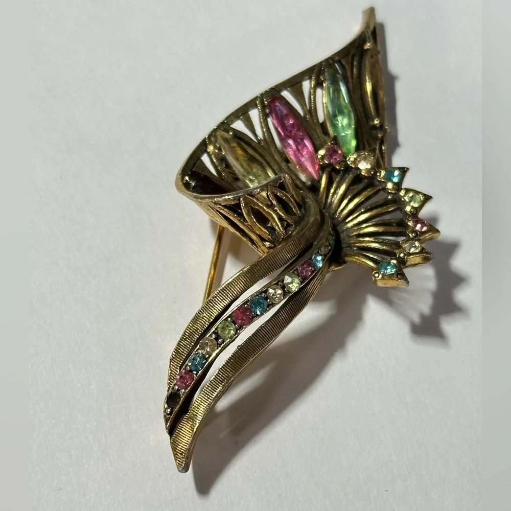 Weiss Antique Gold Tone Scroll Ribbon Style Rhinestone Pin Brooch (Repair)